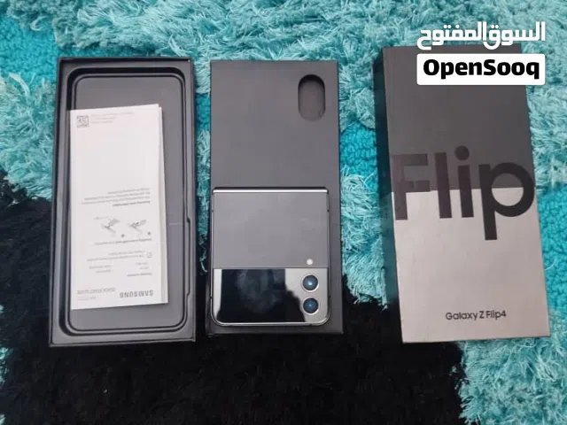 Z Flip 4 جهاز بالنضافه هادي مفيش زيه شبه جديد