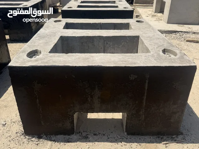 مناهل وقواعد اعمده اناره جميع المقاسات وحواجز خرسانيه