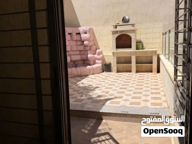 شقة سوبر ديلوكس - عبدون - ارضية - ترس - موقع مميز