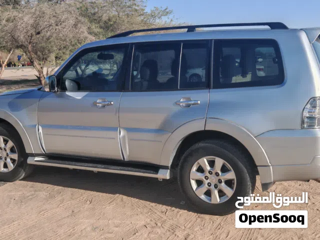 ميتسوبيشي باجيرو 2017 فل كامل مع فتحه اعلى صنف الماكينه الصغيرة