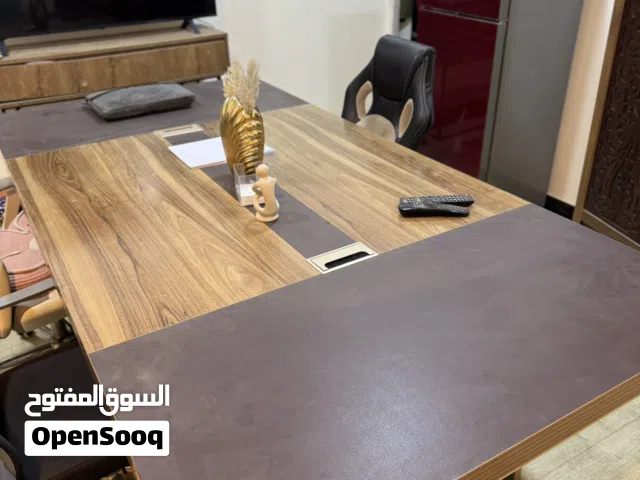 طاولة اجتماعات