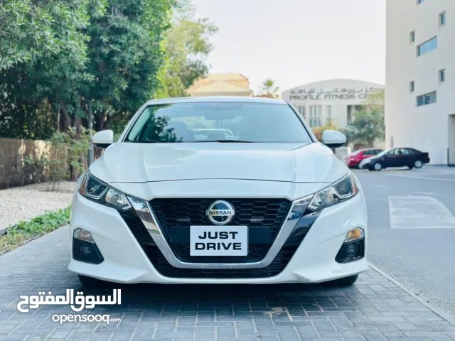 Nissan altima 2019 full option with sunroof excellent condition vehicle  very neat and clean