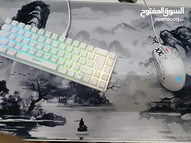 ماوس وكيبورد للبيع نضيف ما مستعمل غير شهر