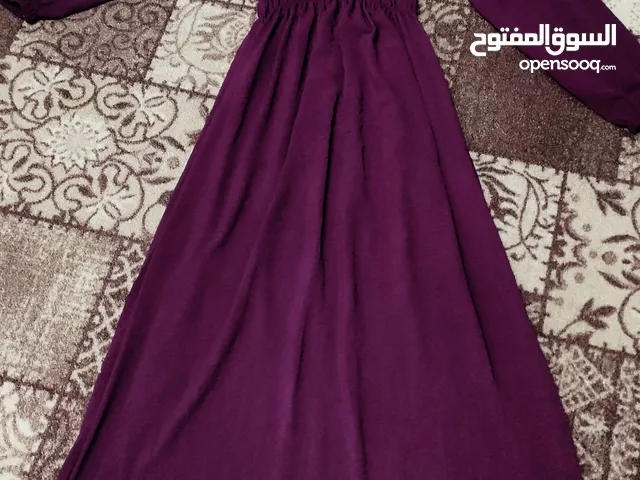 فستان عنابي طويل جديد