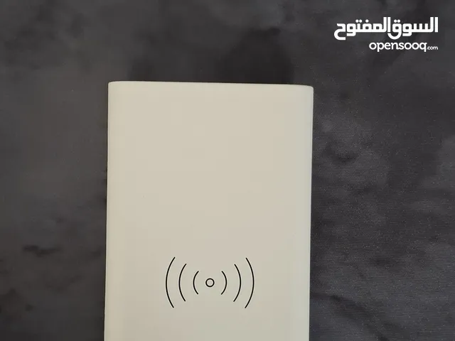 باور بانك مستعمل مرتين فقط معاه الكارتون وجميع اغراضه معاه كيبا الشحن و يشحن بالاسلكي