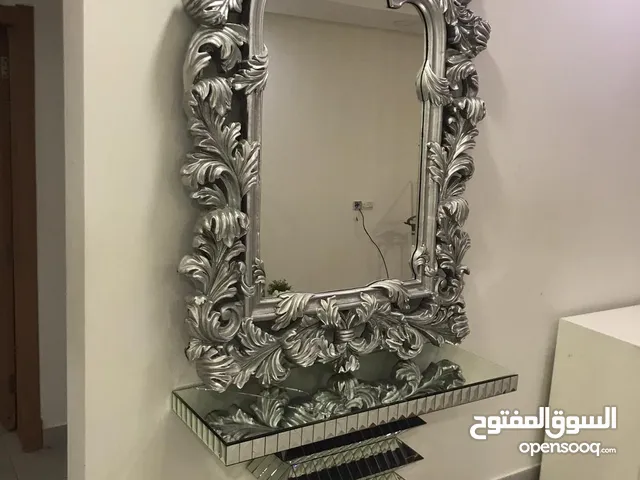 Elegant entrance mirror & table