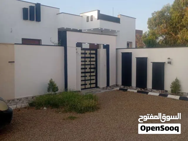منزل تشطيب حديث عين زارة للبيع
