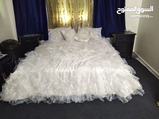 مسبل عرايس مع وجهين مخدة للبيع المستعجل اشتريته ب 60 ولساتو جديد غير مستعمل وفتحته للعرض فقط البيع