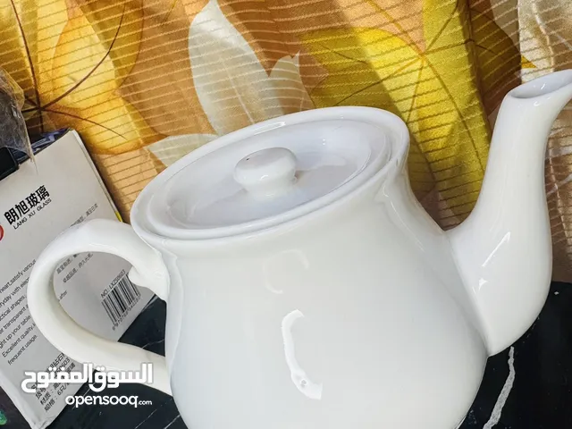 قوري جاي واستكانات ولستكانات الوردية ايضاً