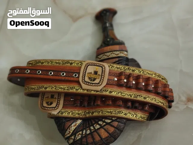 خنجر اصلي بدون خدوش أو تقشرات جديد!!