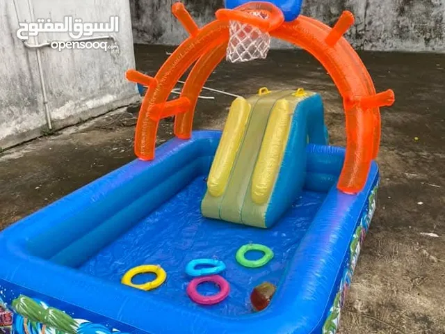 اجعل الصيف ممتعًا! حوض سباحة مميز قابل للنفخ مع زحليقة مائية وطوق كرة السلة مسبح مثالي للعائلات،