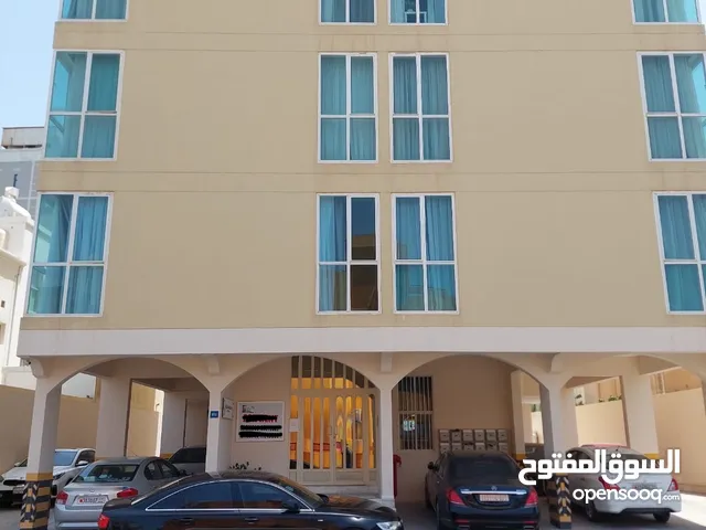 للايجار شقق سكنية فاخرة جهةٍ السفارة السورية 300 bd