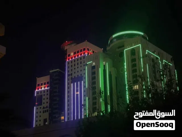 صاله دورين وبدروم برئيسي الحشان مساحة كل دور 400م مصقوف 1200م مشطبه ممتازه بموقع ممتاز جدا