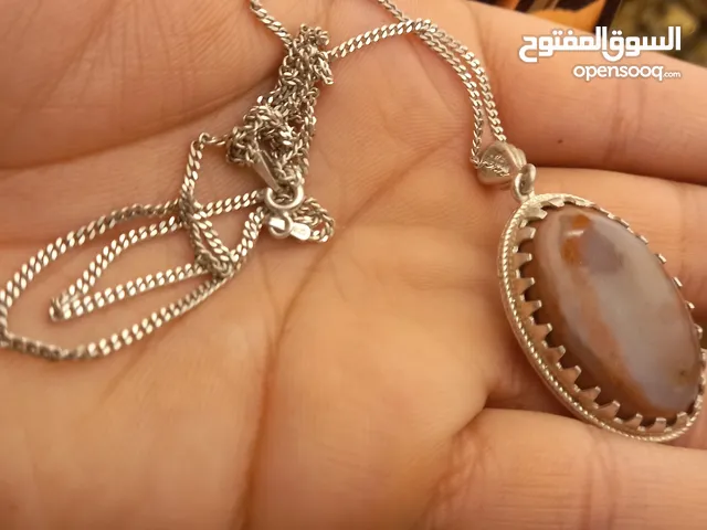 كلادة عقيق نسائيه فضه الدلايه والسنسله والحجر قديم طبيعي علذمه اقره الوصف