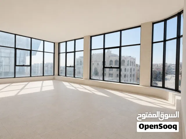مكاتب للإيجار – شارع الملكة رانيا شارع رئيسي مساحات من 80م2 حتى 370م2 ارتفاع  مضاعف متاح عمّان