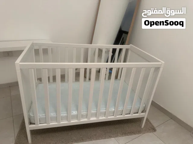 سرير اطفال نوعية sundvik من ايكيا بحالة ممتازة