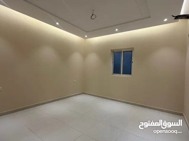 90 m2 5 Bedrooms Apartments for Rent in Tabuk Al safa