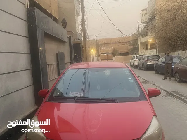 تويوتا يارس 2012 حمراء للبيع