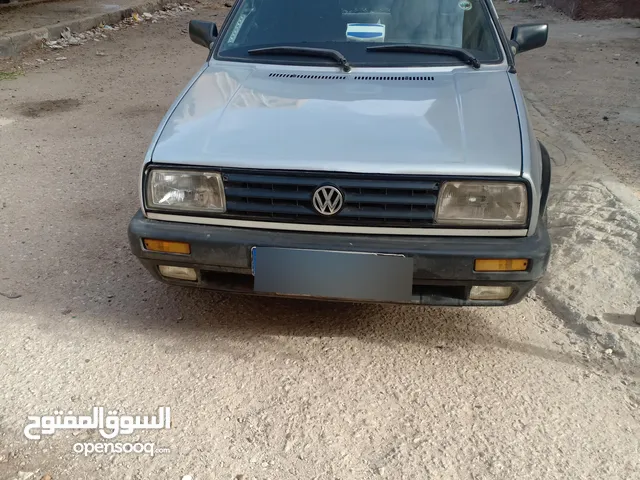 فلوكس واجن جيتا موديل 89 والسيارة مركونة من فتره بس كل يوم بشغلها