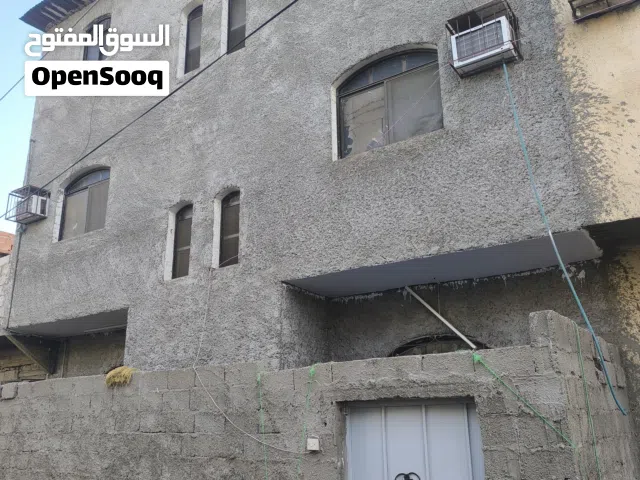 للبيع بيت مسلح ثلاثة دور في البريقه  بيت رسمي اسكان في مخطط الشرطه
