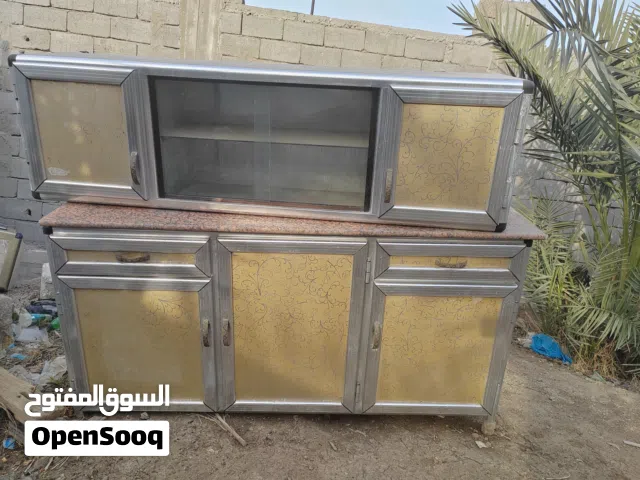 كاونتر المنيوم 3 قطع ( اثنين ارضي ووحده تعليك )  وواحد ثاني وقطعتين  ( ارضي وتعليك) وبوفيه صاج اصليه