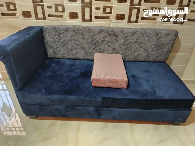 كنباية تصلح للنوم والجلوس شبه جديدة