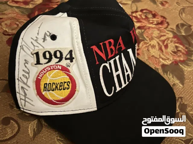 كاب NBA أصلي لفريق هيوستون روكتز Houston Rockets موقع من أفضل نجم في تاريخ الفريق حكيم أولاجوان.