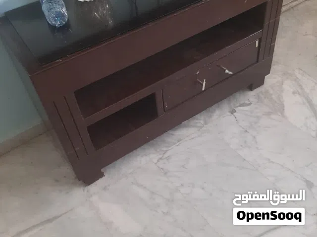 طاولة تلفزيون بحالة ممتازة