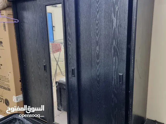 غرفة نوم كاملة سرير ودولاب ومراية + كرسي و2 كومود