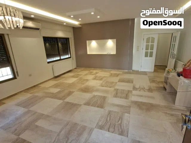 شقه فارغه للايجار ضاحيه الامير راشد طابق ارضي تستحق المشاهده