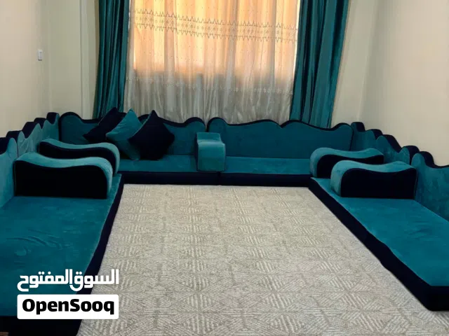 اربع فرشات واربع مساند و3 مراكي للبيع