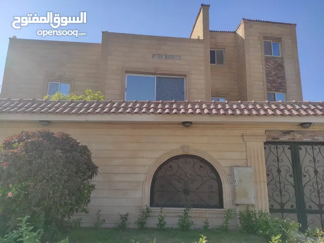 فيلا رائعه في العبور الحي الترفيهي البيع بالعفش والمطابخ والاجهزه والتكييفات