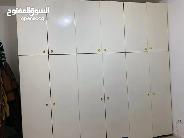 خزانة حجم كبير شبه جديد خشب بلوط