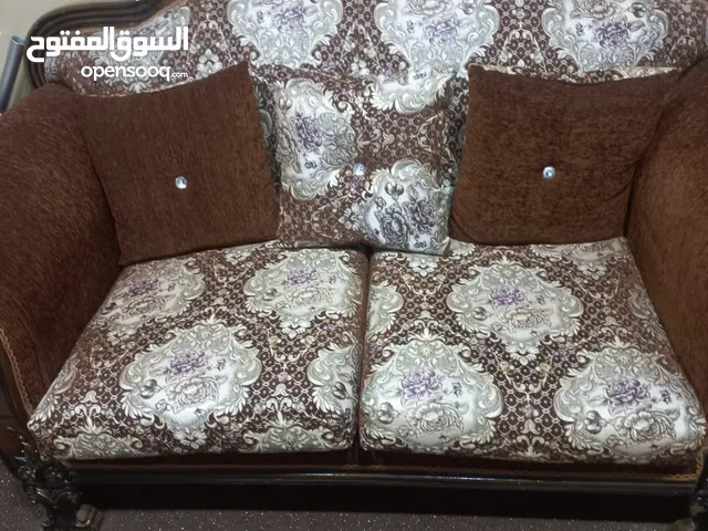 طقم كنب وطاولات خشب زان وسجادة شاجي بحالة جديد