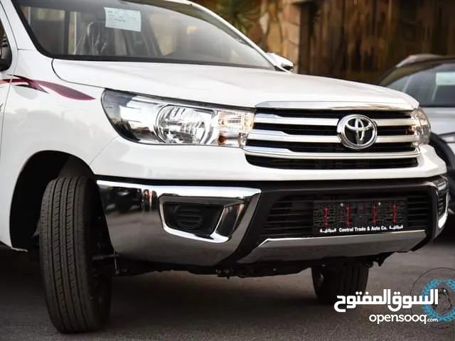 Toyota Hilux هيلوكس كبينه واحده واطي 2023 جير عادي عداد زيرو كفاله الشركة