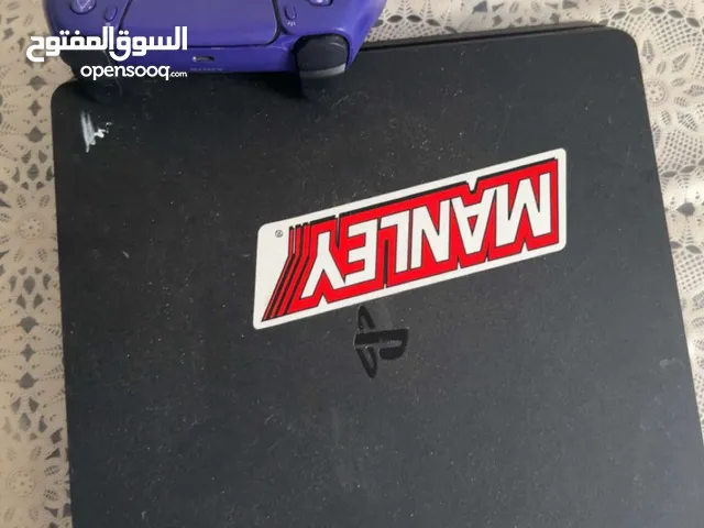 بلاستيشن 4نضيف للبيع بحاله الوكاله مع مستلزماته للبيع في الوثبه
