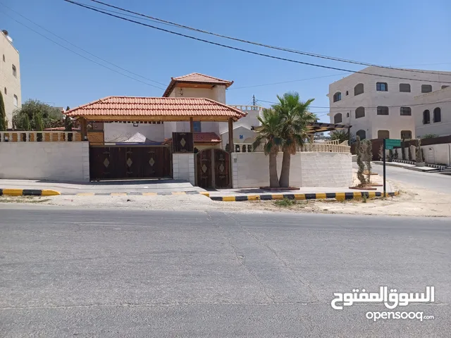 240m2 More than 6 bedrooms Townhouse for Sale in Amman Abu Alanda