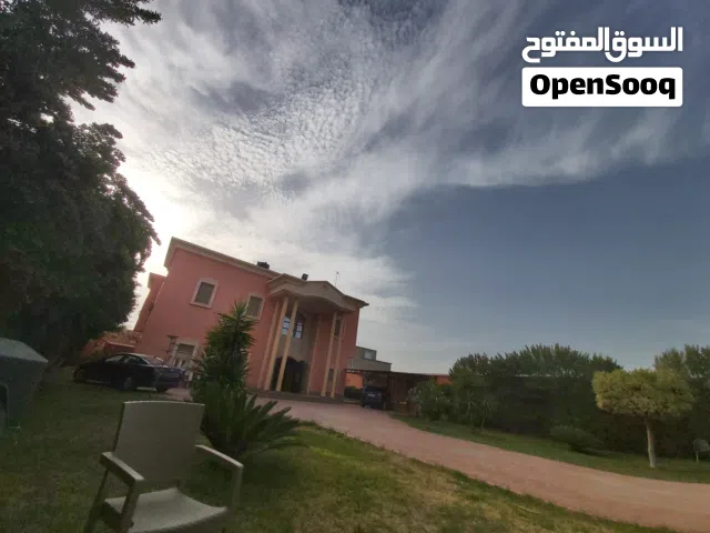 فيلا دوبلكس مقابل فندق قورينا تبعد عن القطران الرئيسي 160 متر