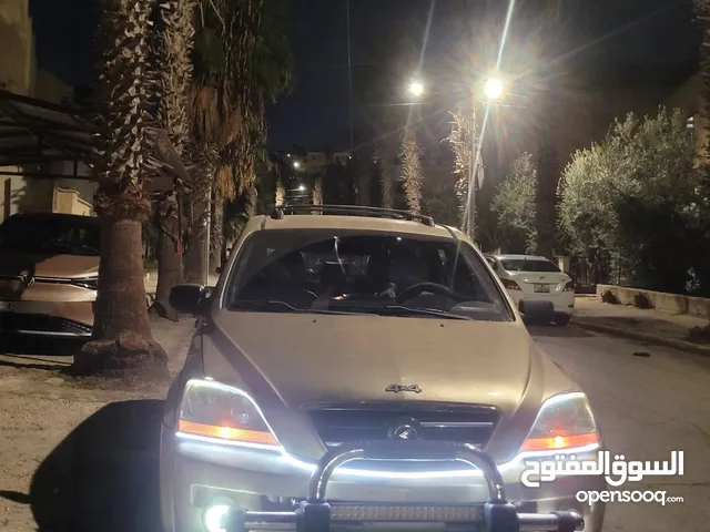كيا سيرينتو جيب ماتور صغير 2400 اقتصادي وقوي.بحالة ممتازة مش ناقصها شيء.كاش او اقساط