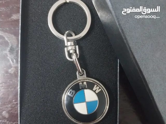 مدالية BMW اصلي عدد 2 جديده مشتريها من الوكالة وحده شعار BMW والثانيه X6