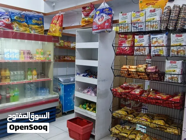 محل بقالة بموقع مميز البيع لحاجة تكملة بناء