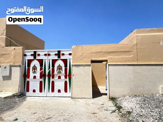 بيت ايجار في منطقه سهيله الايجار عوائل فقط  شهري بدون كهرباء وأثاث