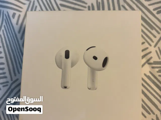 AirPods 4 and headphones