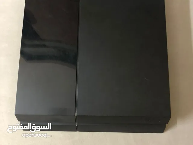 ps 4 good condition in 110omr  black  with 3game and one control one cable wire