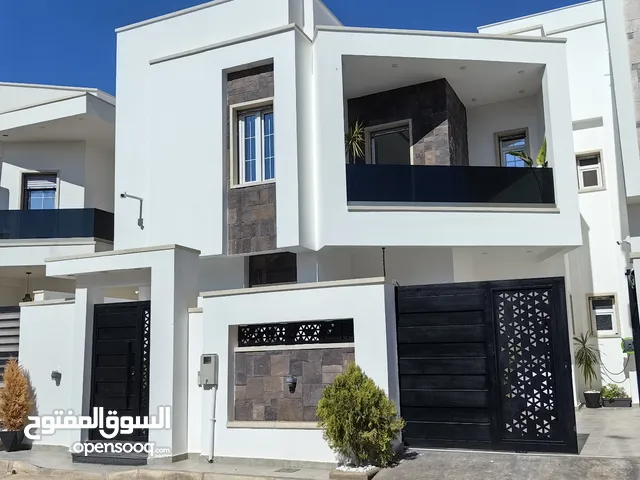 355 m2 3 Bedrooms Townhouse for Sale in Tripoli Al-Serraj