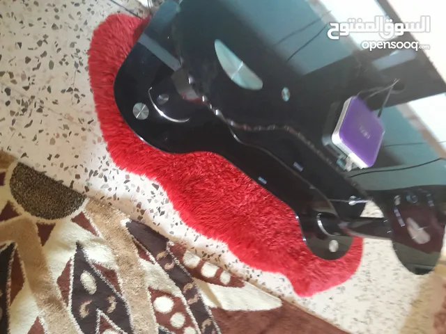 طاوله تلفزيون للبيع بحاله ممتازه