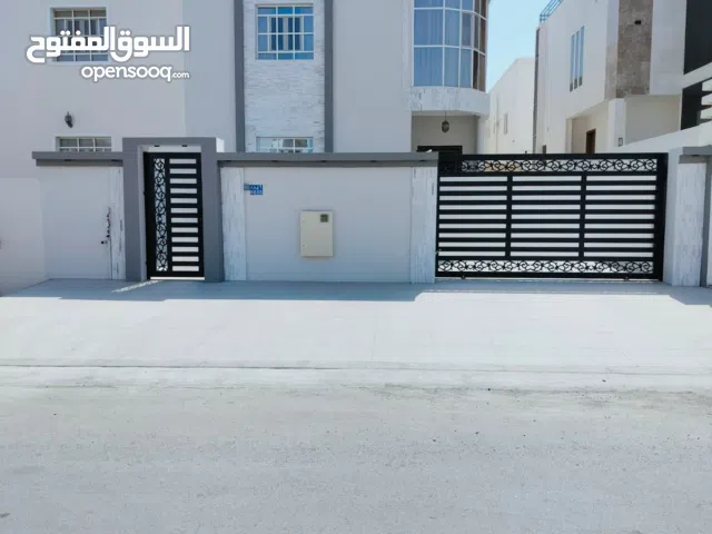 فيلا للبيع الخوض السادسة قريب سكوير كافيه