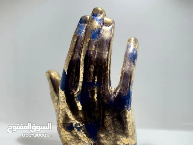 "ديكورات فاخرة مع إكسسوارات خاصة وأنيقة" "Luxurious Decor with Unique and Stylish Accessories"