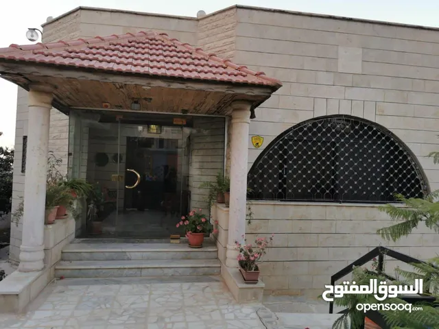 370 m2 More than 6 bedrooms Villa for Sale in Irbid Iskan Al Atiba'