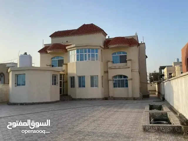 380 m2 More than 6 bedrooms Villa for Rent in Aden Other